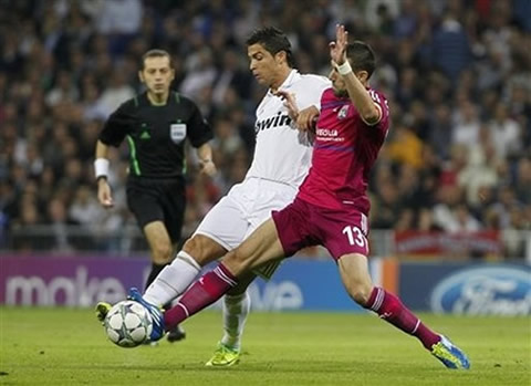 Cristiano Ronaldo attempting to stirke, with a French defender making a good opposition