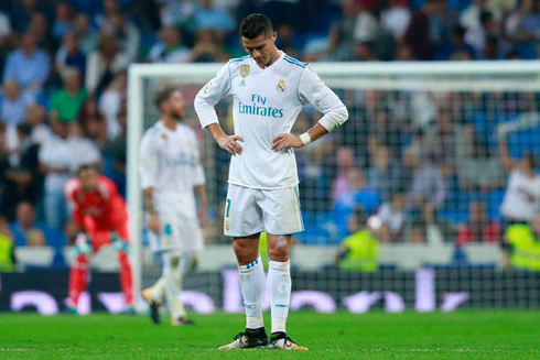 Cristiano Ronaldo puts his hands around his waist as Real Madrid is defeated at home