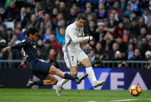 Cristiano Ronaldo left-foot strike in Real Madrid 2-1 Malaga