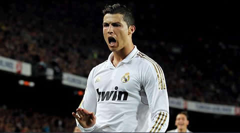 Cristiano Ronaldo interacting with the Camp Nou fans in the crowd, telling them to be quiet and clam, in his goal celebrations in Barcelona 1-2 Real Madrid, in La Liga 2012