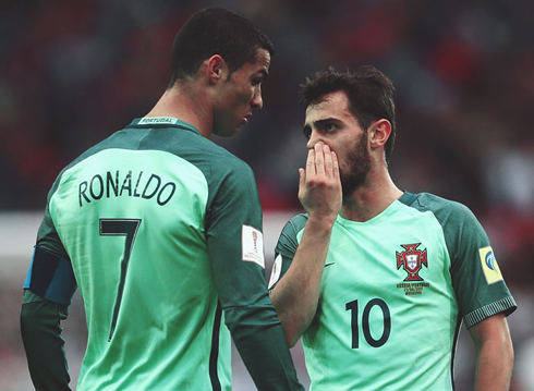 Bernardo Silva whispering to Cristiano Ronaldo in a Portugal game
