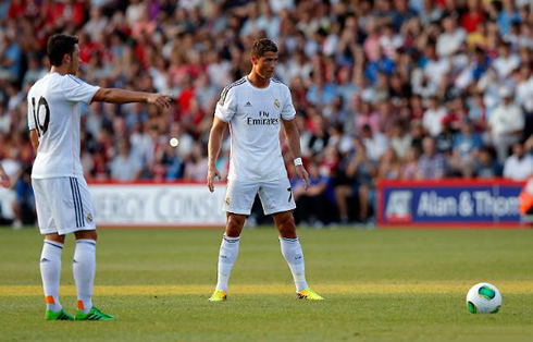 Cristiano Ronaldo stance before taking a free-kick against Bournemouth, in Real Madrid 2013-2014 pre-season