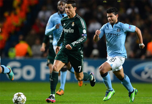 Cristiano Ronaldo in top speed, running away from Sergio Aguero in Manchester City vs Real Madrid, at the UEFA Champions League 2012-2013 edition