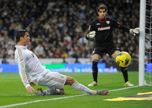 Cristiano Ronaldo effort isn't enough and the ball ends up by crossing the line in a Real Madrid game in 2012