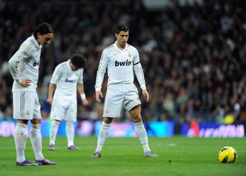 Cristiano Ronaldo stance before taking a free-kick in Real Madrid 2011-2012