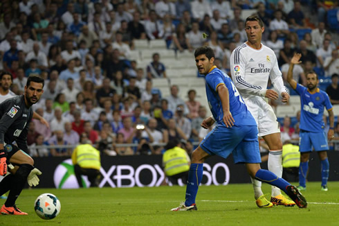 Cristiano Ronaldo brilliant backheel touch, in Real Madrid vs Getafe