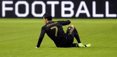 Cristiano Ronaldo sitted on the pitch and looking to his left side in Malaga vs Real Madrid for La Liga in 2011/2012