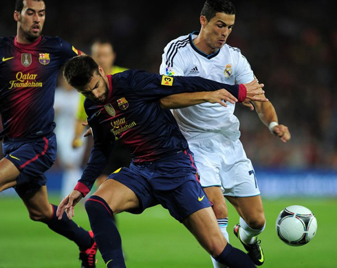 Cristiano Ronaldo fighting with Gerard Piqué in Barcelona vs Real Madrid, in 2012-2013