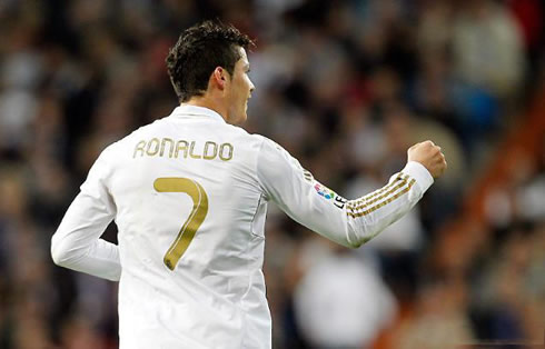 Ronaldo  Haircut on Cristiano Ronaldo New Haircut And Hairstyle In Real Madrid Vs Real