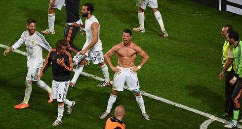 Cristiano Ronaldo pulling off a Mario Balotelli shirtless celebration in the Champions League final between Real Madrid and Atletico in 2014