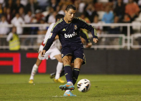 Cristiano Ronaldo scoring his first penalty-kick goal of the 2012-2013 season, in Rayo Vallecano 0-2 Real Madrid, for La Liga