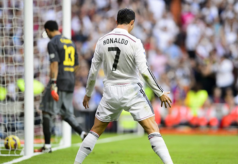 Cristiano Ronaldo celebrating the equalizer in Real Madrid vs Barcelona, the first Clasico of 2014-15