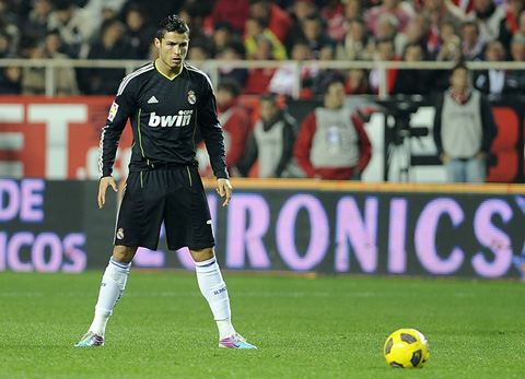 Cristiano Ronaldo preparing to take a free kick