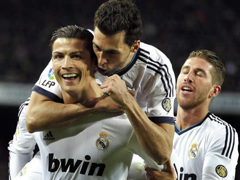 http://www.ronaldo7.net/gallery/game/26_02_2013/ronaldo2.jpg