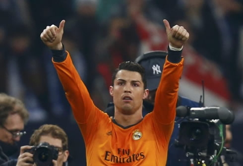 Cristiano Ronaldo putting his two thumbs up, after Real Madrid's 6-1 victory against Schalke 04