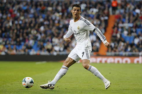 Cristiano Ronaldo no-look pass