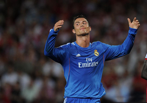 Cristiano Ronaldo desperation gesture, in Granada 0-1 Real Madrid, for La Liga 2013-2014