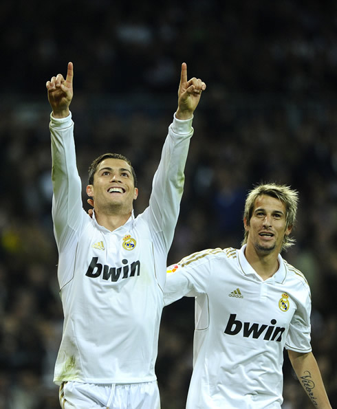 Cristiano Ronaldo points fingers to the crowd in goal celebrations in Real Madrid 4-1 Atletico Madrid