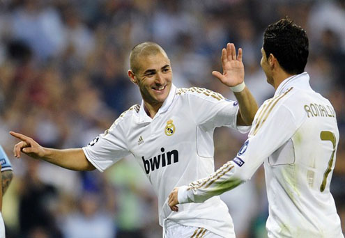 Benzema giving a high five to Cristiano Ronaldo in Real Madrid 2011-2012