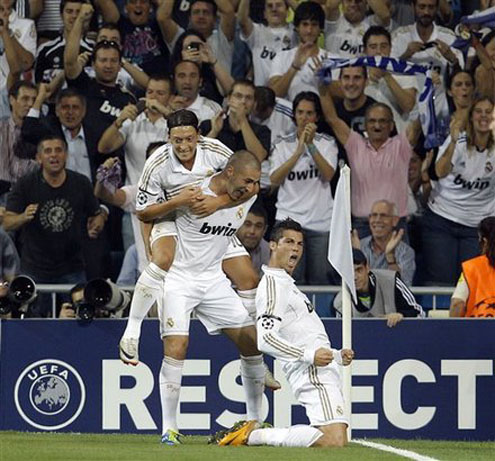 Cristiano Ronaldo sliding on his knees in the Santiago Bernabéu to celebrate his goal against Ajax
