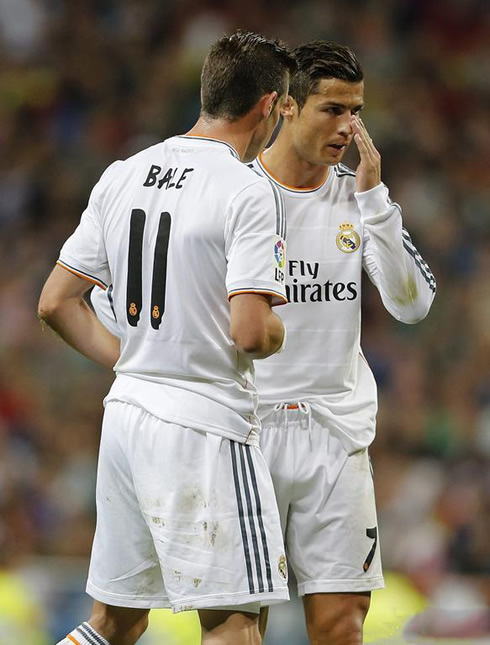 Cristiano Ronaldo deciding who takes the free-kick with Gareth Bale, in Real Madrid 2013-2014