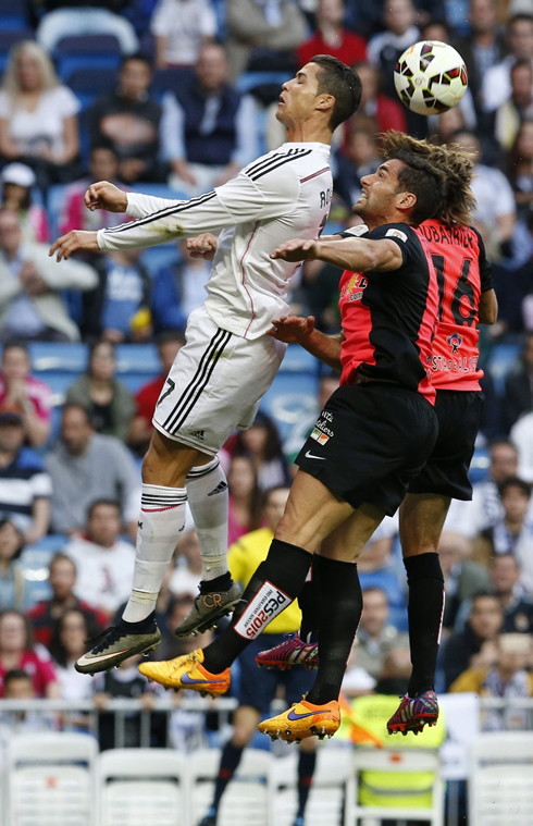 Cristiano Ronaldo jumping higher than his opponents from Almeria