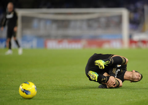 Cristiano Ronaldo hurt and with pain, rolling over on the pitch