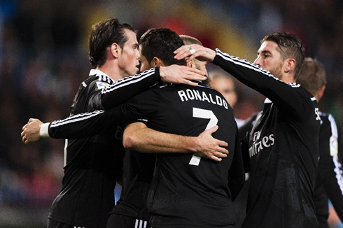 Karim Benzema thanking Cristiano Ronaldo for his assist in Malaga vs Real Madrid