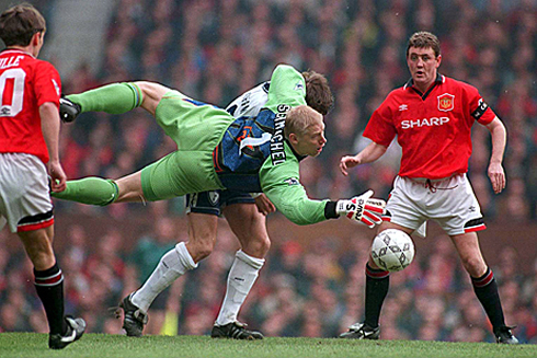 Peter Schmeichel intercepting a pass, in a Manchester United game