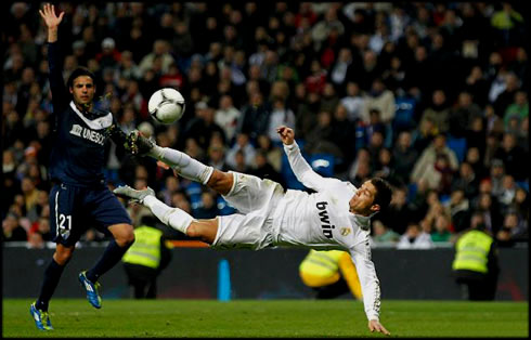 Ronaldo Kick on Cristiano Ronaldo Bicycle Kick Shot  In Real Madrid Vs Malaga  In 2011