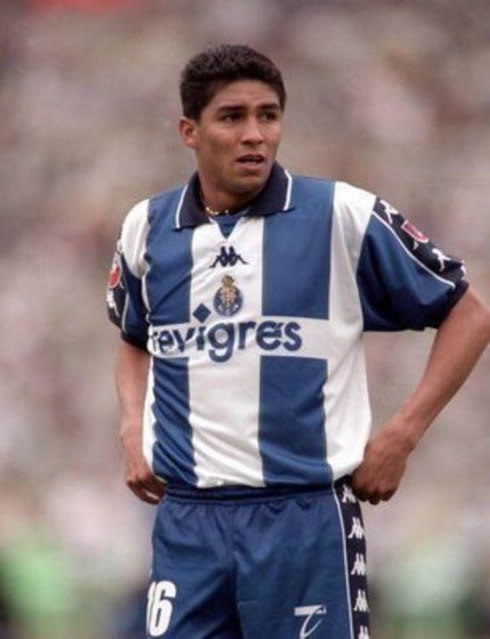 Mário Jardel playing for F.C. Porto between 1996 and 2000