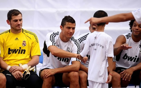Iker Casillas, Cristiano Ronaldo, Benzema and Marcelo with kids, while on tour for Real Madrid