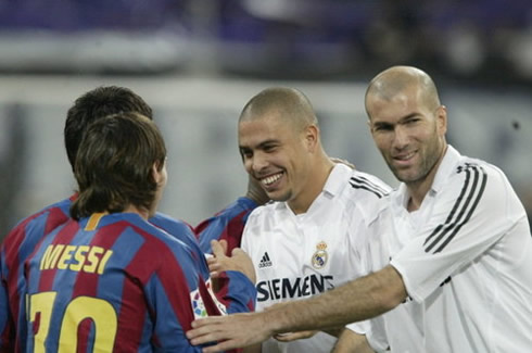 Zinedine Zidane, Ronaldo and Lionel Messi, before a Real Madrid vs Barcelona game