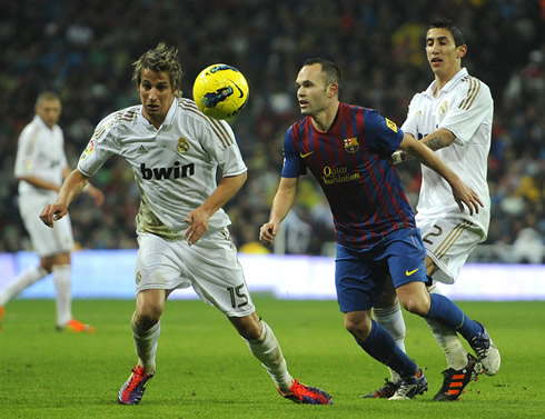 Fábio Coentrão, Iniesta and Di María, going after the ball in Barcelona vs Real Madrid 2011-2012