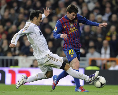 Ricardo Carvalho tackling Lionel Messi, in Real Madrid vs Barcelona 2011/2012