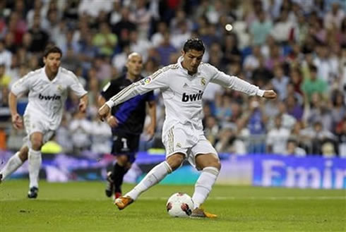 Cristiano Ronaldo penalty-kick stance, with his body inclination at the moment he shoots
