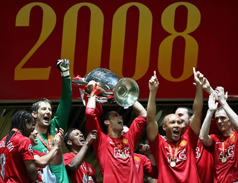 Cristiano Ronaldo lifting the UEFA Champions League trophy at Manchester United, with Anderson, Tevez, Van der Saar and Nani also in absolute joy, in 2008
