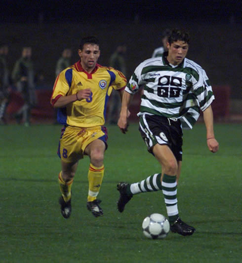 Cristiano Ronaldo playing for Sporting CP and running away from an opponent