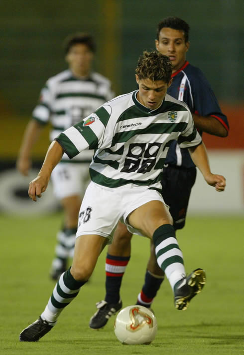 Cristiano Ronaldo doing dribbling tricks in Sporting CP, in 2002-2003