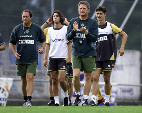 Cristiano Ronaldo and Danny, in a Sporting CP training session, with Laszlo Boloni, in 2002-2003