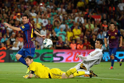 Lionel Messi goal, in Barcelona vs Real Madrid, in 2011-2012, with Ronaldo on his knees