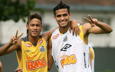 Neymar with Cristiano Ronaldo hairstyle copy, taking a photo with Alan Kardec at Santos practice session in 2012