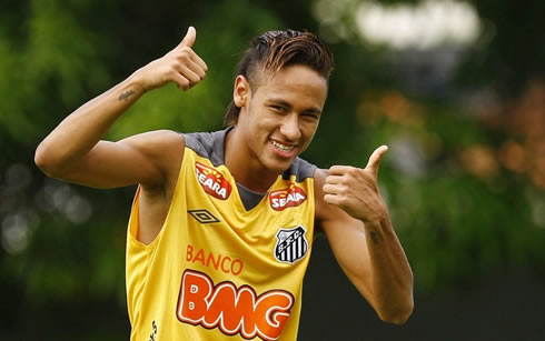 Neymar with his hair similar to Cristiano Ronaldo style, in Santos training in 2012