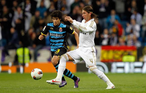 Sergio Ramos defending and tackling Philippe Coutinho, in Real Madrid 5-0 Espanyol, in 2012