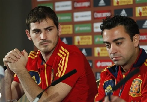 Iker Casillas looking at Xavi, at a press conference