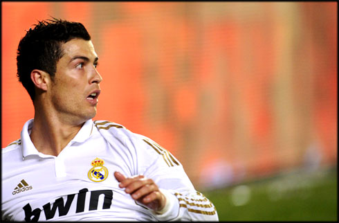 Cristiano Ronaldo shocked and surprised, with controversial decisions from the referee Paradas Romero, in Villarreal 1-1 Real Madrid, for La Liga 2012
