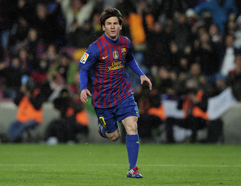 Lionel Messi running in a rainy game for Barcelona, in 2012