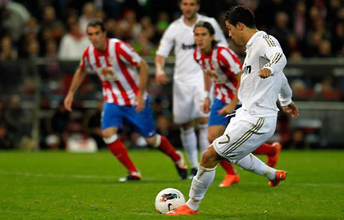 Cristiano Ronaldo scoring a penalty-kick in Atletico Madrid 1-4 Real Madrid, for La Liga 2012