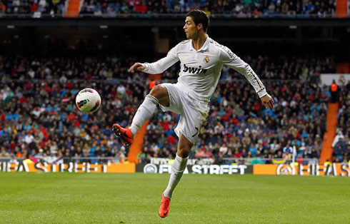 Cristiano Ronaldo receiving and controlling a ball in the air, with the new Nike Mercurial Vapor VIII 8, in La Liga 2011-2012