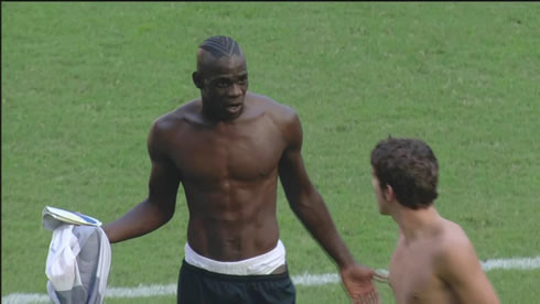 Mario Balotelli shirtless showing his six pack abs and muscles, as few other soccer players can do, in Manchester City 2012